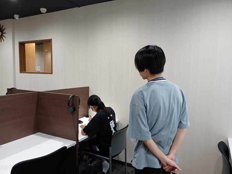 講師が指導している様子